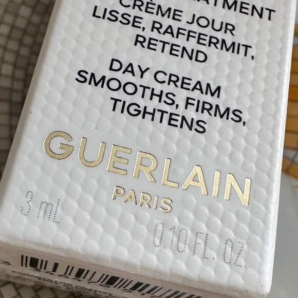 Guerlain skin care abeille royale sample, honey treatment. - Picture 3 of 3